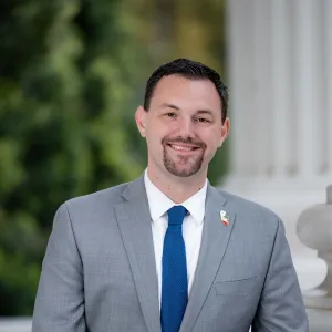 A portrait photo of Schultz (Chair)